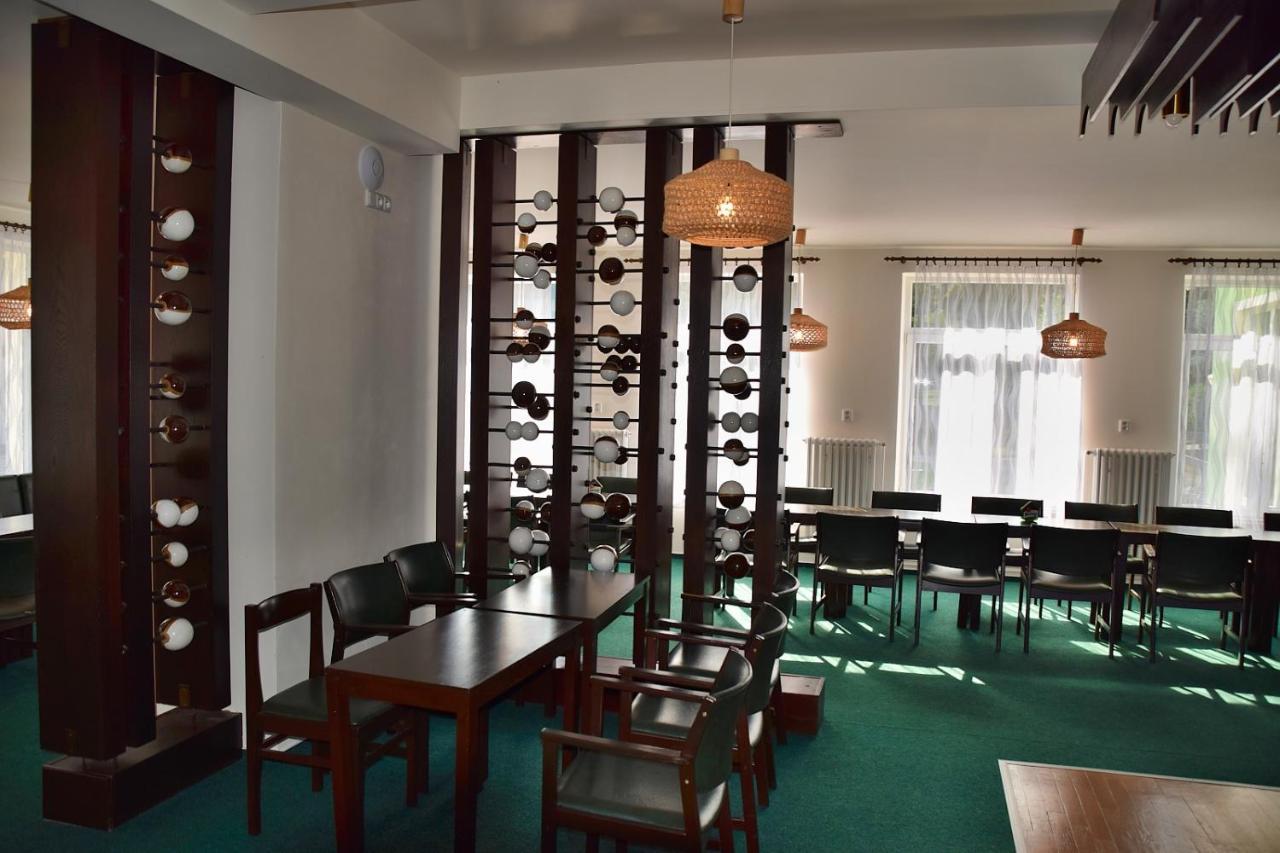 Hotel Forestyma Hodonín Esterno foto